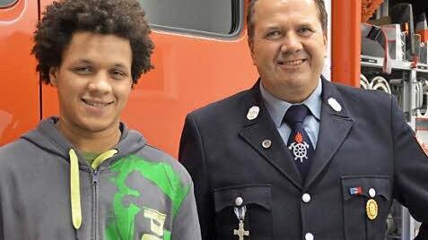 Kevin Kungu (links) ist der neue Schriftführer. Lorenz Höchemer ist jetzt als Beisitzer aktiv, war viele Jahre Kommandant und Vorsitzender. Für seine mehr als 30 Jahre andauernde Mitarbeit wurde er nun zum Ehrenvorstand ernannt.