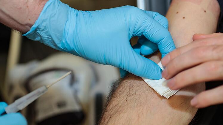 Blutspenden rettet Leben - auch in Bamberg finden regelmäßig Termine statt. Foto: Matthias Hoch