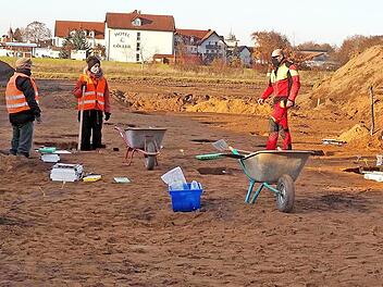 Knapp 400 Funde haben die Forscher bereits ausgegraben.