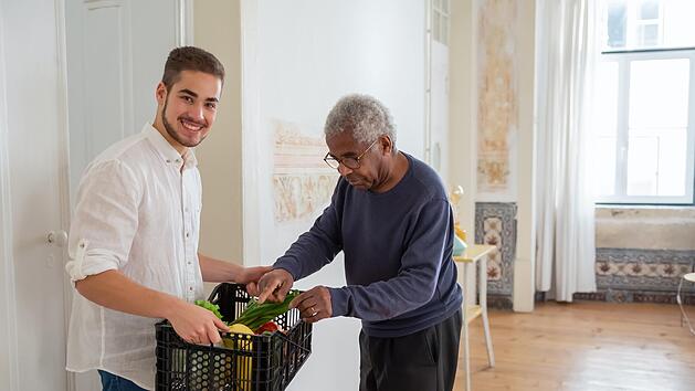 Nicht immer können und wollen Senior*innen noch für sich selbst kochen.