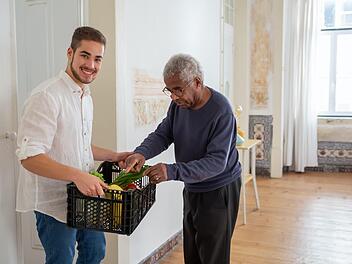 Nicht immer können und wollen Senior*innen noch für sich selbst kochen.