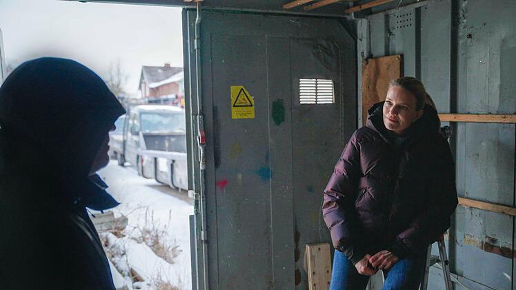 Ein B&uuml;rgergeldempf&auml;nger gesteht gegen&uuml;ber Sarah Tacke, dass er den Staat seit Jahrzehnten mit Schwarzarbeit betr&uuml;gt.