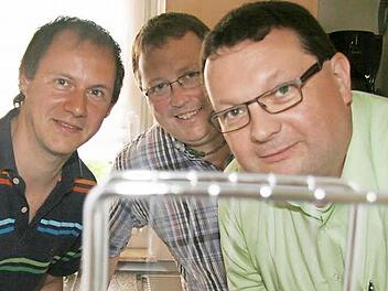 Die CSU Stadtsteinach - hier (von links) die Stadträte Lars Leutheußer, Bernd Kotschenreuther und Klaus Witzgall - möchte den Ball in Sachen 9+2 noch in Bewegung halten. Deshalb stellt sie jetzt einen Antrag, im Schulverbund "Fränkische Linie" nachzuverhandeln. Foto: Sonja Adam