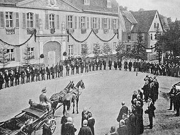 Geschäftstüchtig macht ein einheimischer Fotograf vom Besuch Prinz Ludwigs in Gößweinstein eine Ansichtskarte (Fotoarchiv Rösch)