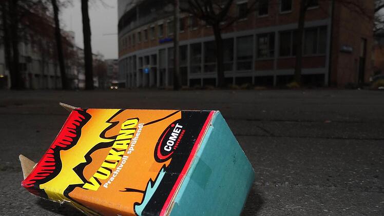 Reste vom Coburger SilvesterfeuerwerkFoto: Jochen Berger