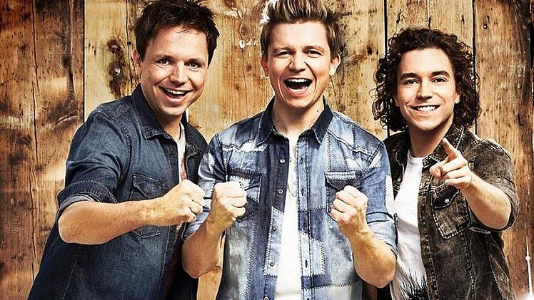 Haben allen Grund zum Feiern: (von links) Die Dorfrocker Markus, Tobias und Philipp Thomann. Foto: privat