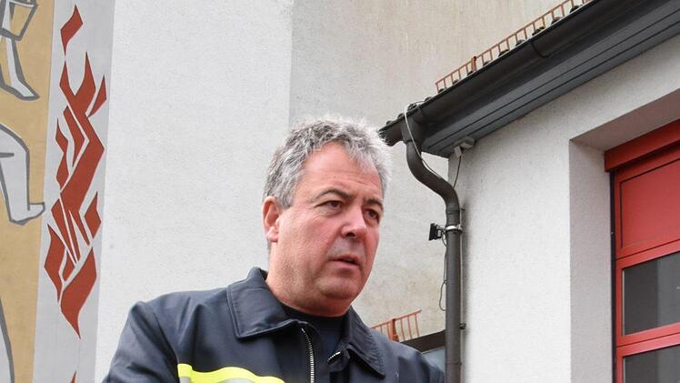 Andree baerenz erklärt den Feuerlöscher.