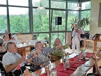 Die Bewohner beim Schunkeln