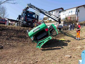 Rödental: Ältere Dame findet ihren Augenarzt nicht und fährt über Wendehammer hinaus: Auto landet auf dem Dach Rödental: Ältere Dame findet ihren Augenarzt nicht und fährt über Wendehammer hinaus: Auto landet auf dem Dach