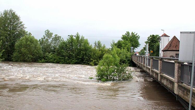 Aischer Brücke Richtung Adelsdorf. Foto: Johanna Blum
