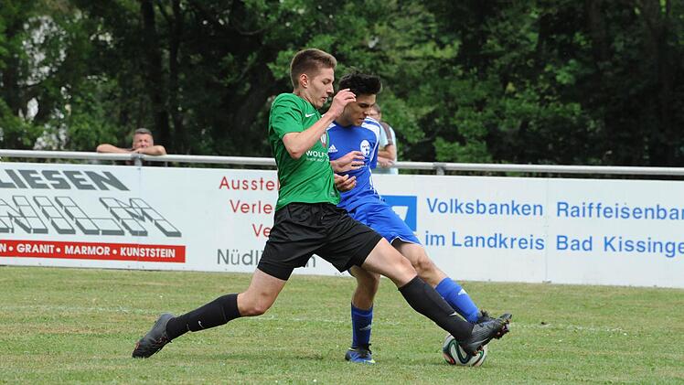 Szene aus dem Spiel des FC 05 Schweinfurt (grüne Trikots) gegen die Bayernauswahl (0:1).