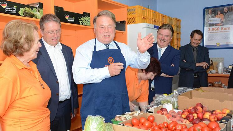 Minister Helmut Brunner zu Gast bei der Kulmbacher Tafel Foto: Dagmar Besand