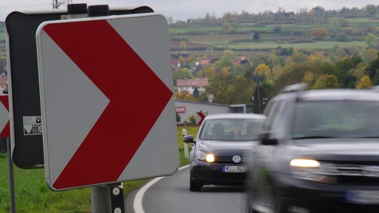 Noch fließt der Verkehr auf der B 173 auf gewohntem Weg in Richtung Zeyern. In einiger Zeit wird jedoch eine Bedarfsumgehung eingerichtet. Foto: Marco Meißner