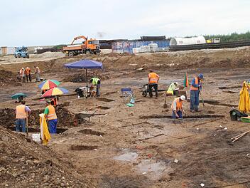 Weil die ICE-Trasse genau über den uralten Siedlungsplatz gebaut werden sollte, wurde dieser Ort wissenschaftlich untersucht. Archivfoto: Gerda Völk