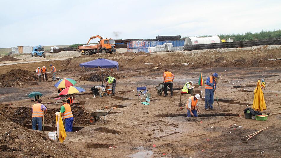 Weil die ICE-Trasse genau über den uralten Siedlungsplatz gebaut werden sollte, wurde dieser Ort wissenschaftlich untersucht. Archivfoto: Gerda Völk