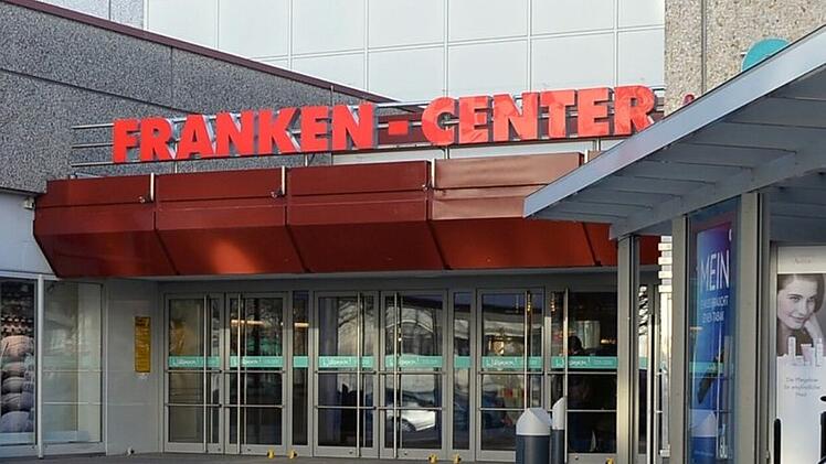 Nürnberg: Franken-Center erntet Kritik für neue Maßnahme- "Da bleibt nur noch Amazon"