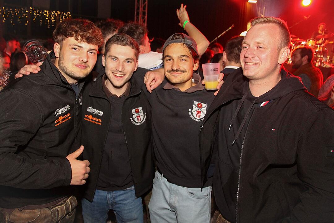 Gefeiert wurde mit der Kult-Partyrockband Radspitz!