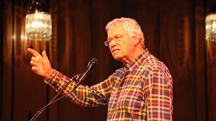Gerhard Polt beim Auftritt mit den Well-Brüdern im Bad Kissinger Regentenbau.  Foto: Ralf Ruppert