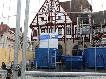 Ende 2023 soll das Rathaus fertig saniert sein. Die Sanierung wird mindestens 22,7 Millionen Euro kosten. Foto: Barbara Herbst