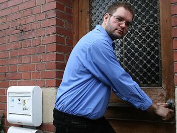 Im März öffnete Udo Güldner als frischgebackener Kreisgeschäftsführer die Tür zum CSU-Büro. Jetzt hat er den Schlüssel wieder abgegeben.  Foto: Archiv Roepert