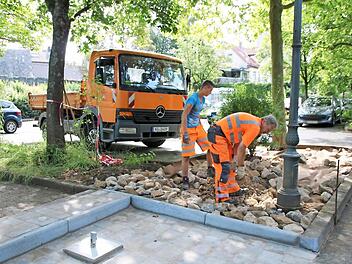Alle Vorarbeiten für die Errichtung des Parkscheinautomaten sind am Parkplatz "Oberes Tor" getroffen. Foto: Heike Beudert