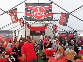 Beim Fanclub wird gerne gefeiert. So gibt es auch ein Sommerfest. Die Aufnahme stammt aus dem Jahr 2009.