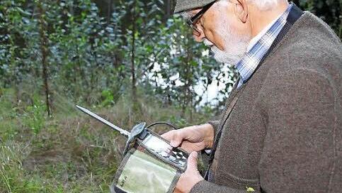 Friedrich Oehme programmiert den Batcorder.
