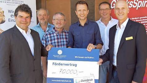 Bei der Überreichung des symbolischen Schecks (von links): Uwe Franke, Johann Pantel, Ulrich Sünkel, Andreas Hügerich, Architekt Andreas Klerner, Ulrich Krückel Foto: Andreas Welz