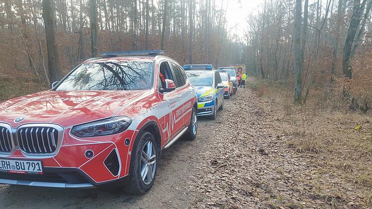 Rettungseinsatz: Frau st&uuml;rzt im Wald bei Bubenreuth &ndash; Bergwacht hilft