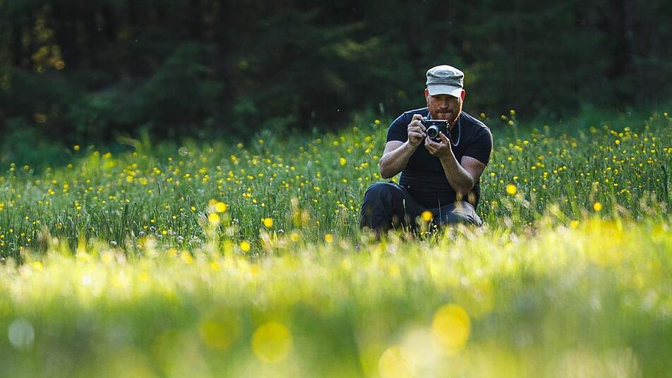 Stephan Amm in seinem Element: Schon seit seiner Jugend fotografiert der geb&uuml;rtige Kronacher leidenschaftlich - besonders gerne die Natur.