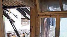 Die Terrasse bricht langsam in sich zusammen.