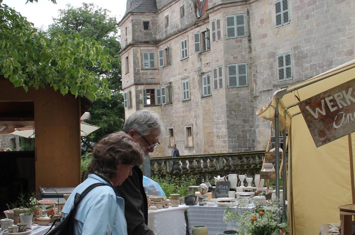 Grünes und Blühendes rund ums Wasserschloss