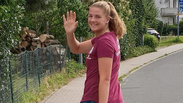 Der Koffer ist gepackt, nun geht es von Ebermannstadt in die Schweiz: Lisa Ebert (18) nimmt mit der deutschen U19-Nationalmannschaft an der EM in der Schweiz teil. Irgendwann möchte sie es in die Frauen-Nationalmannschaft schaffen.  Foto: privat