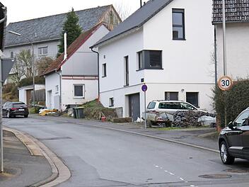 Die Beschilderung in der Rohrbacher Straße mit dem kürzlich aufgestellten Zeichen "Eingeschränktes Halteverbot" war Thema bei der Hauptversammlung des Bürgervereins Seidmannsdorf/Löbelstein.