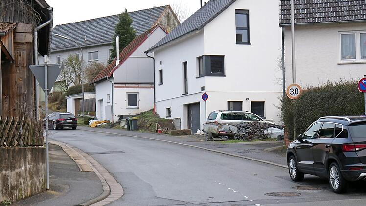 Die Beschilderung in der Rohrbacher Straße mit dem kürzlich aufgestellten Zeichen "Eingeschränktes Halteverbot" war Thema bei der Hauptversammlung des Bürgervereins Seidmannsdorf/Löbelstein.