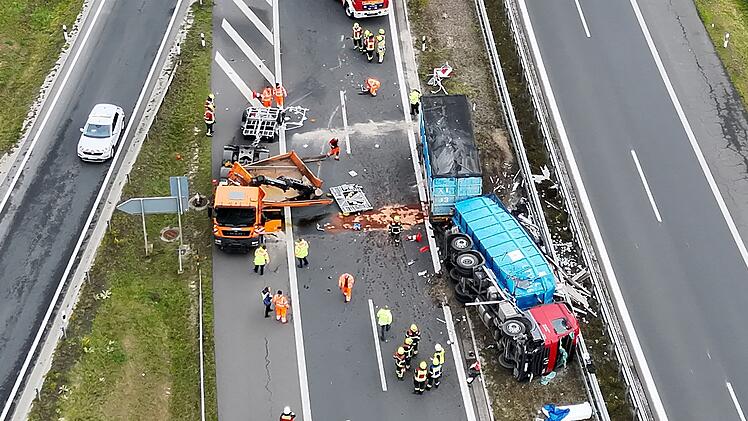 200.000 Euro Schaden bei Unfall auf A73 im Kreis Coburg
