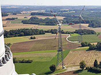 Kein Thema mehr für die Regionalwerke Bamberg sind die  Windräder westlich des Königsfelder Gemeindeteiles Poxdorf  in Richtung Tiefenellern. Foto:  Archivbild Barbara Herbst