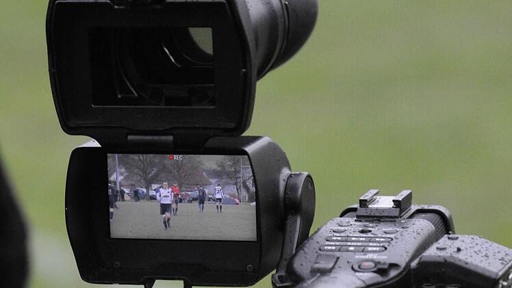 Bilder vom Aufenthalt von Hans Sarpei bei der DJK Kothen.