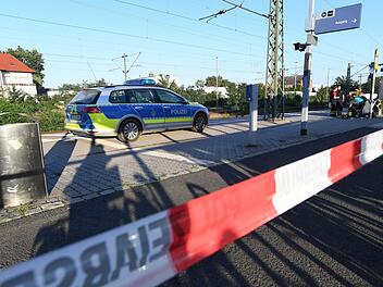 Zu einem tragischen Unfall ist es Dienstagabend am Haltepunkt Kersbach gekommen. Ein 22-Jähriger wurde von einem Regionalexpress erfasst. Der Erlanger erlitt dadurch schwerste Verletzungen. Symbolfoto: Hendrik Schmidt/dpa-Zentralbild/dpa