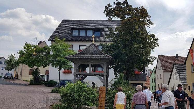 Die Fuchsstädter konnten sowohl mit ihrem gepflegten Alt-Ort, wie dem "Eulenbrunnen" aber auch mit neuen Errungenschaften punkten. Dieter Büttner
