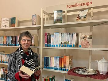 Anita Helle wohnt zwar nicht mehr vor Ort, f&auml;hrt aber trotzdem immer gerne nach Hammelburg in die Stadtbibliothek. Momentan liest sie gerne Familiensagas und daf&uuml;r gibt es dort seit neuestem sogar ein eigenes Ressort.