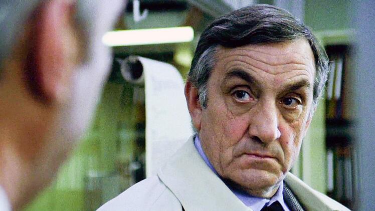 Inspektor Antoine Gallien (Lino Ventura) ermittelt in einem besonders grausamen Mordfall: Zwei achtj&auml;hrige M&auml;dchen wurden vergewaltigt und get&ouml;tet.