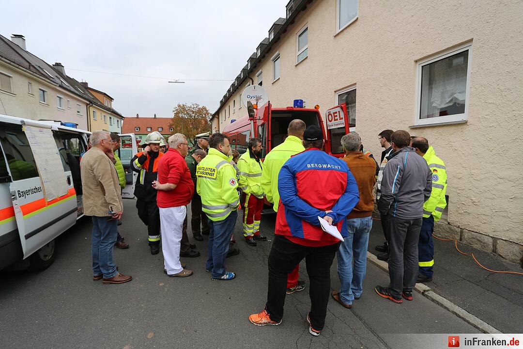 Brand nach Explosion in Mehrfamilienhaus