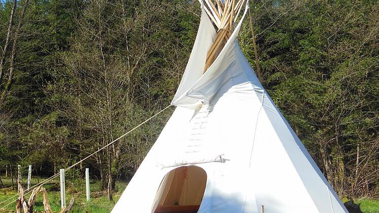 Das Tipi der Familie wird zum Erzählort. Foto: privat