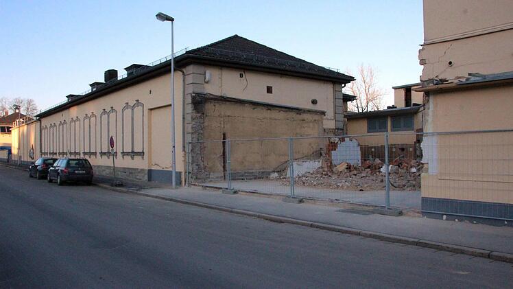 Schlachthof Vieles ist schon abgerissen, der historische Teil (links) bleibt erhalten. Foto: Ulrike Nauer