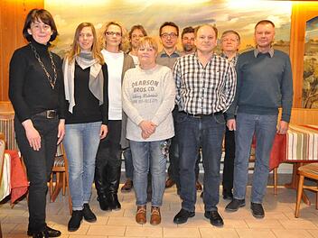 Der neu gewählte Vorstand (v. l.): Petra Grün, Petra Nold, Claudia Lodes, Georg Besold, Anita Lauerer-Warzecha, Martin Redel, Georg Neuner, Alfons Vogler, Rainer Polster, Clemens Schrüfer  Foto: Thomas Weichert
