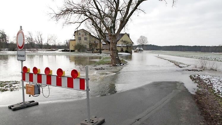 Auch zwischen Willersdorf und Haid ist die Straße gesperrt.