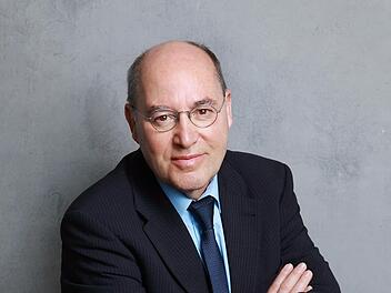 Mit Witz und einer gro&szlig;en Portion Selbstironie gew&auml;hrt Gregor Gysi einen Blick hinter die Kulissen der Politik.