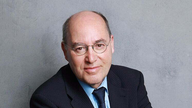 Mit Witz und einer großen Portion Selbstironie gewährt Gregor Gysi einen Blick hinter die Kulissen der Politik.