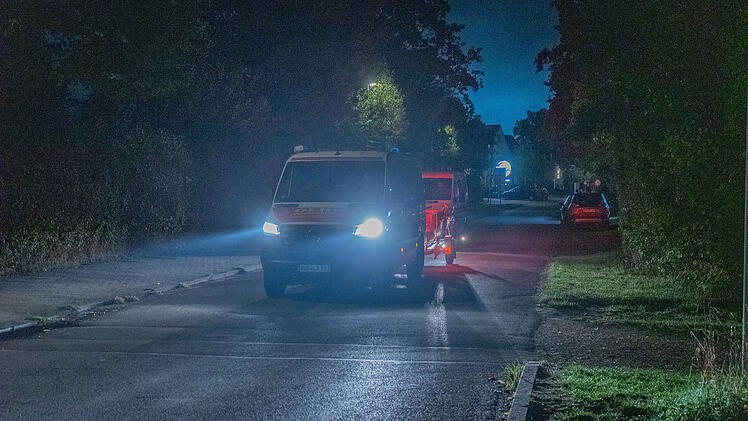 Flucht vor Polizeikontrolle: Autofahrer springt in Altm&uuml;hlsee und schwimmt Einsatzkr&auml;ften davon